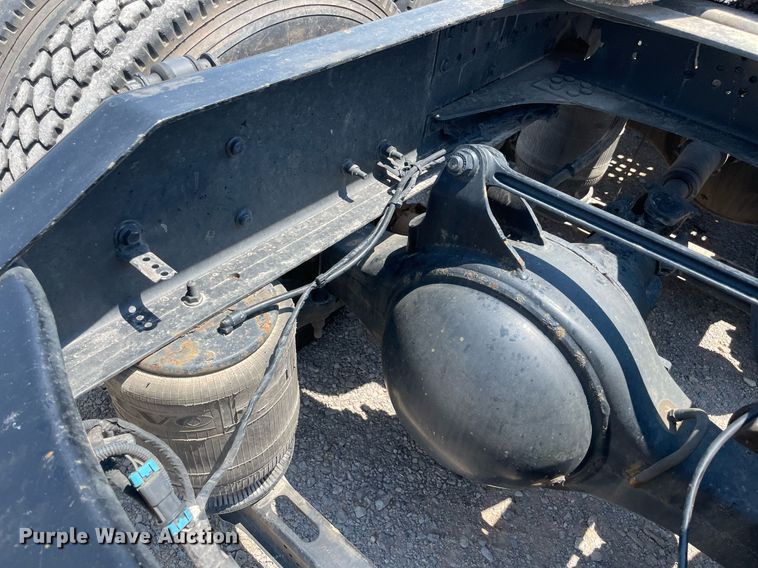 image for item NT9428 2017 Volvo VNL 780  semi truck