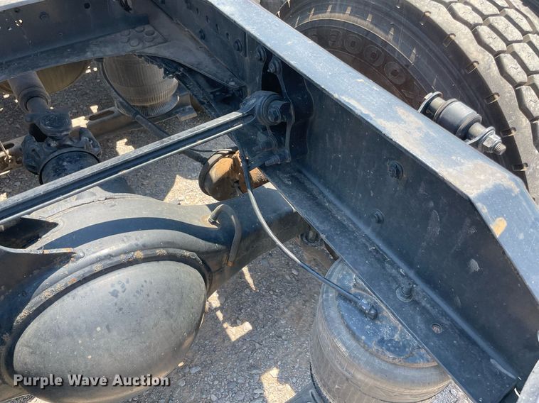 image for item NT9428 2017 Volvo VNL 780  semi truck