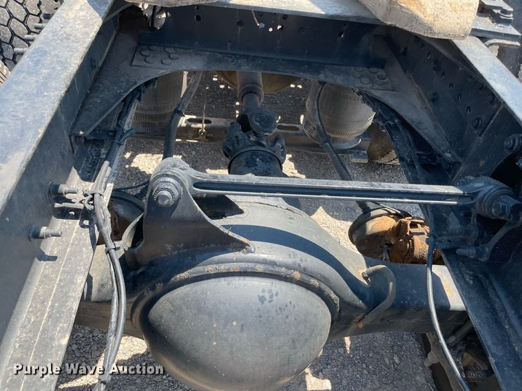 image for item NT9428 2017 Volvo VNL 780  semi truck