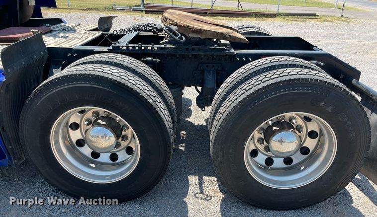 image for item NT9428 2017 Volvo VNL 780  semi truck