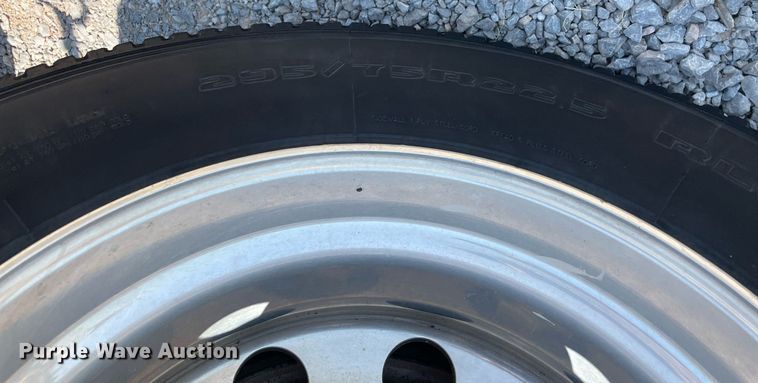 image for item NT9428 2017 Volvo VNL 780  semi truck