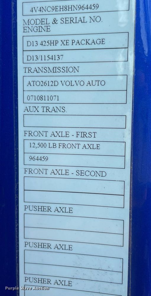 image for item NT9428 2017 Volvo VNL 780  semi truck