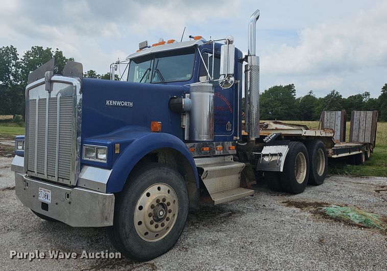 image for item NT9807 1985 Kenworth W900  semi truck