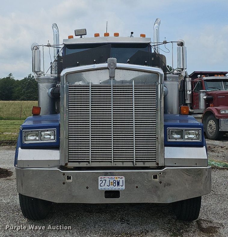 image for item NT9807 1985 Kenworth W900  semi truck