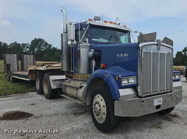 image for item NT9807 1985 Kenworth W900  semi truck