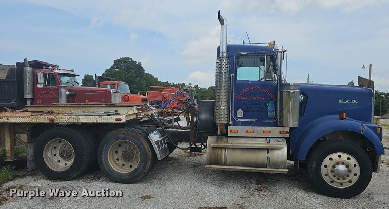 image for item NT9807 1985 Kenworth W900  semi truck