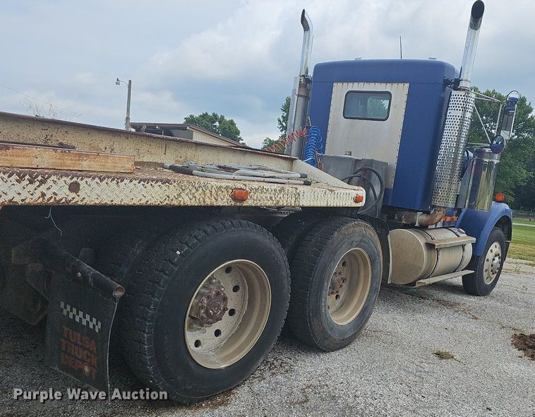 image for item NT9807 1985 Kenworth W900  semi truck