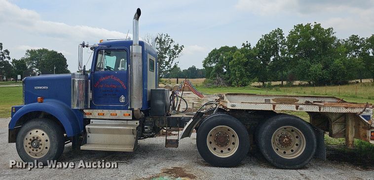 image for item NT9807 1985 Kenworth W900  semi truck