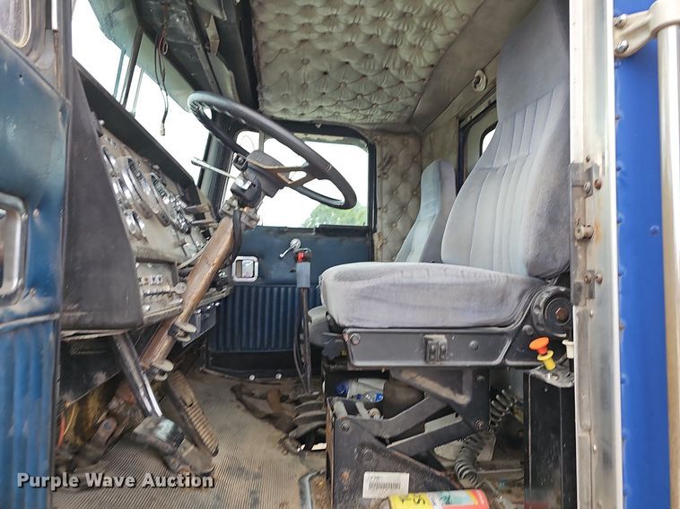 image for item NT9807 1985 Kenworth W900  semi truck