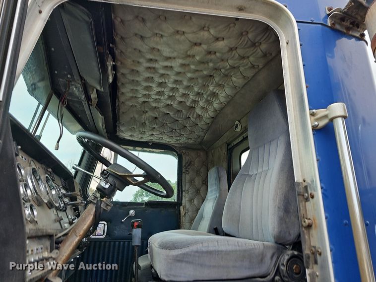 image for item NT9807 1985 Kenworth W900  semi truck