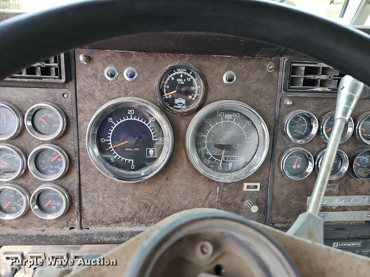 image for item NT9807 1985 Kenworth W900  semi truck