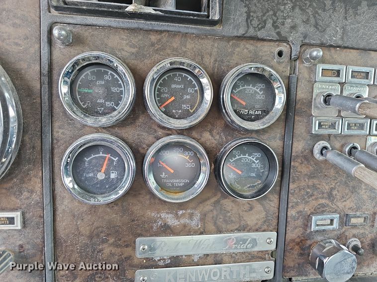 image for item NT9807 1985 Kenworth W900  semi truck