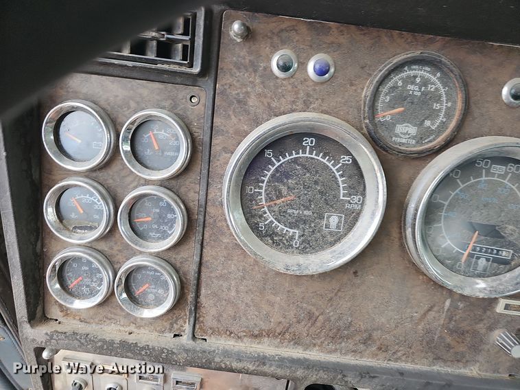 image for item NT9807 1985 Kenworth W900  semi truck