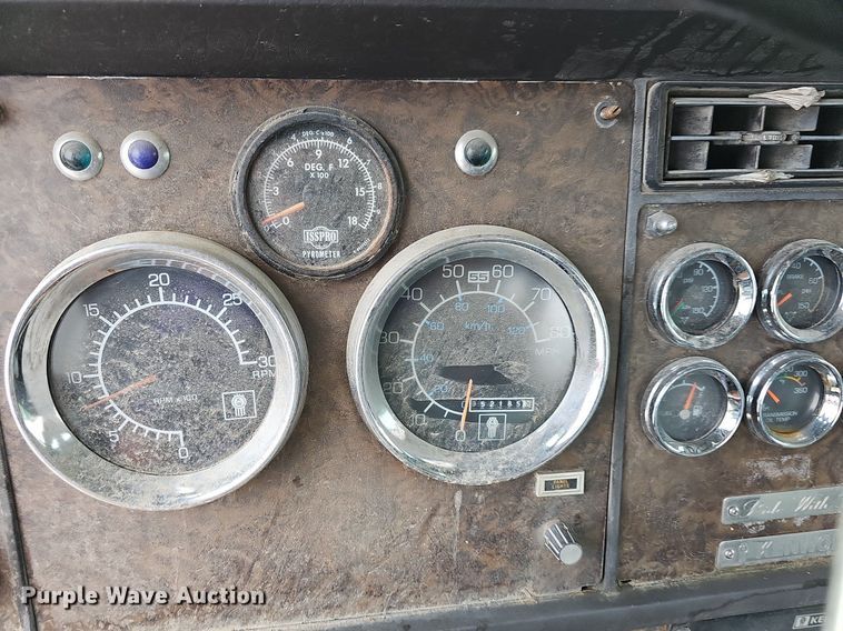 image for item NT9807 1985 Kenworth W900  semi truck