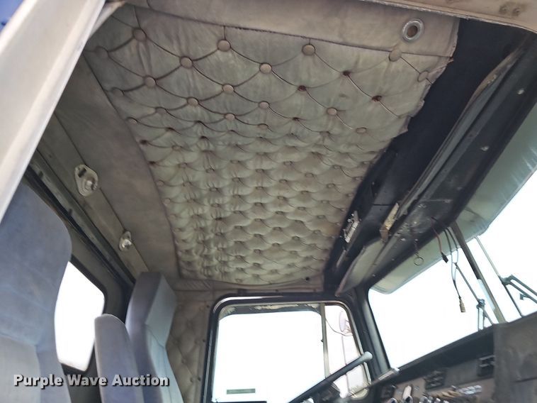 image for item NT9807 1985 Kenworth W900  semi truck