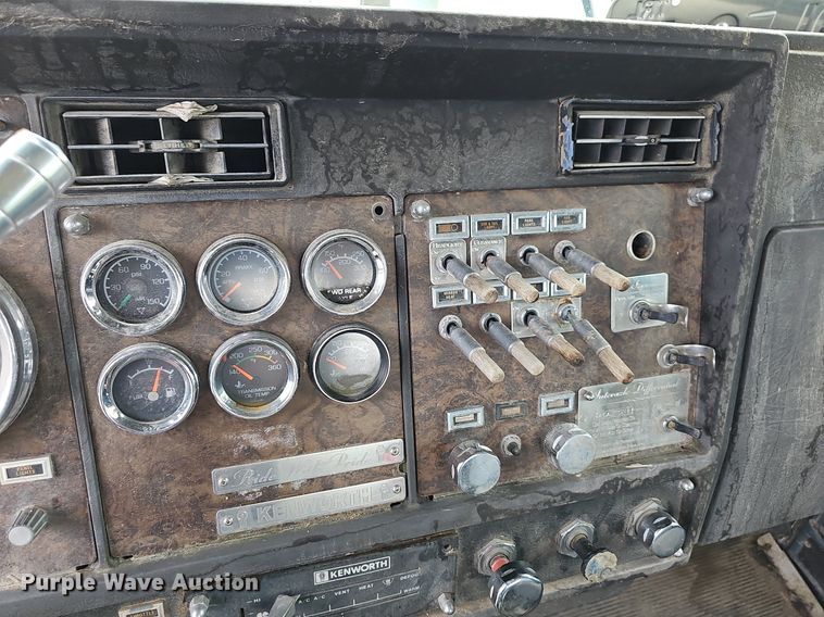 image for item NT9807 1985 Kenworth W900  semi truck