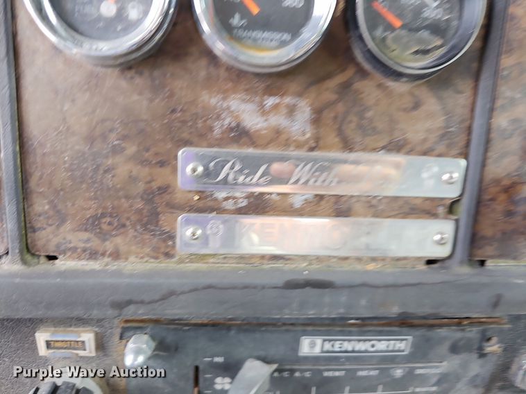 image for item NT9807 1985 Kenworth W900  semi truck