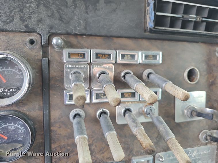 image for item NT9807 1985 Kenworth W900  semi truck