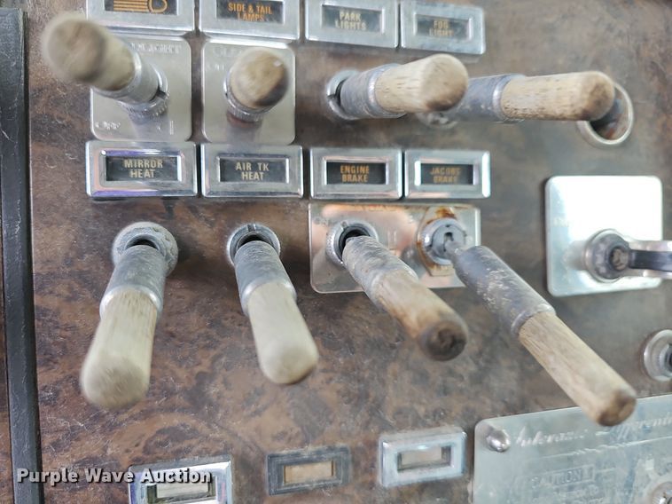 image for item NT9807 1985 Kenworth W900  semi truck