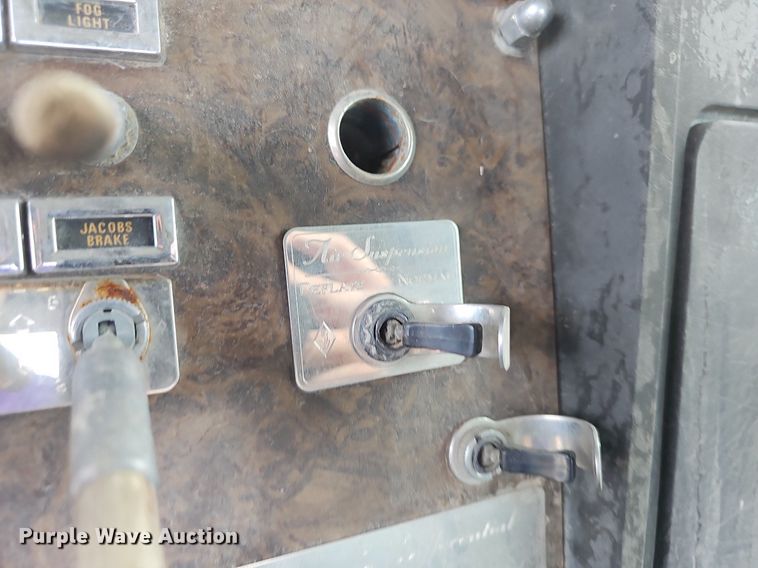 image for item NT9807 1985 Kenworth W900  semi truck