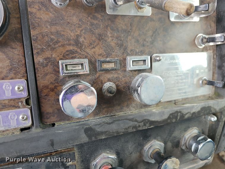 image for item NT9807 1985 Kenworth W900  semi truck