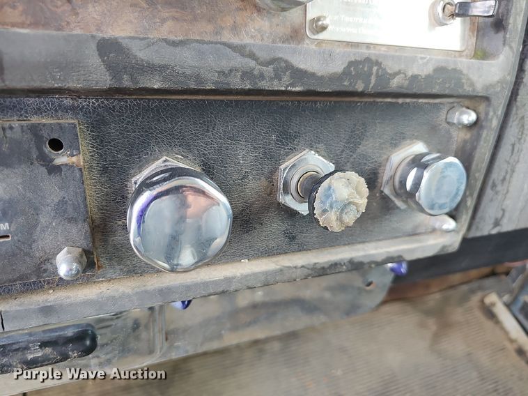 image for item NT9807 1985 Kenworth W900  semi truck