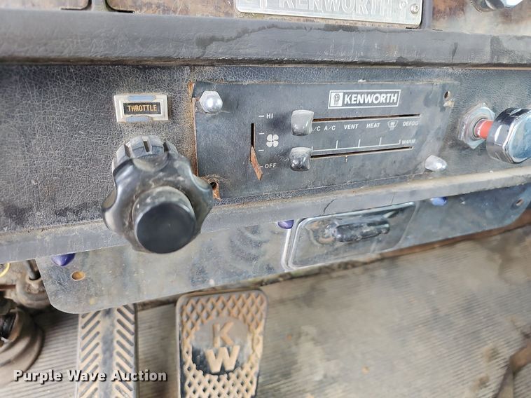 image for item NT9807 1985 Kenworth W900  semi truck