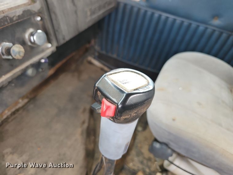 image for item NT9807 1985 Kenworth W900  semi truck