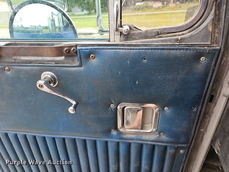 image for item NT9807 1985 Kenworth W900  semi truck