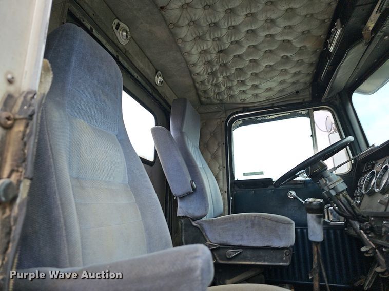 image for item NT9807 1985 Kenworth W900  semi truck