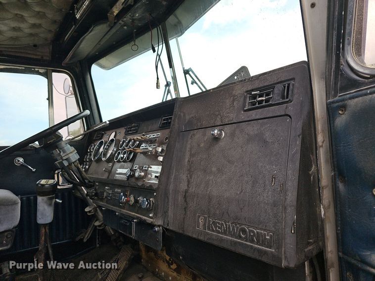 image for item NT9807 1985 Kenworth W900  semi truck