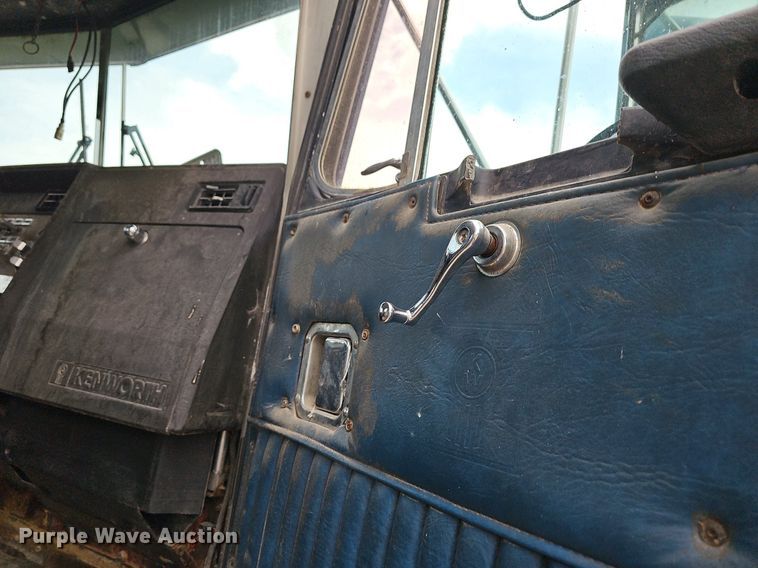 image for item NT9807 1985 Kenworth W900  semi truck