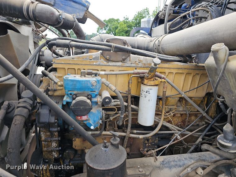 image for item NT9807 1985 Kenworth W900  semi truck