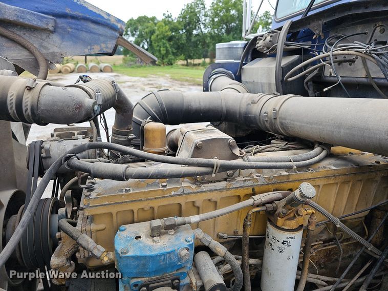 image for item NT9807 1985 Kenworth W900  semi truck