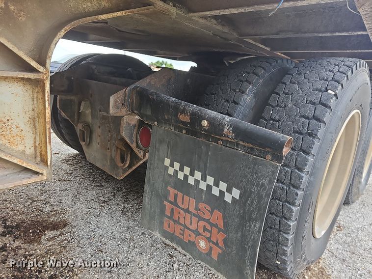 image for item NT9807 1985 Kenworth W900  semi truck