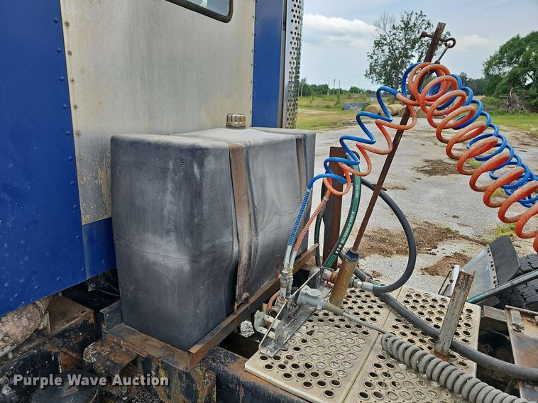 image for item NT9807 1985 Kenworth W900  semi truck