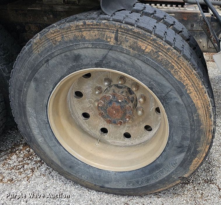 image for item NT9807 1985 Kenworth W900  semi truck