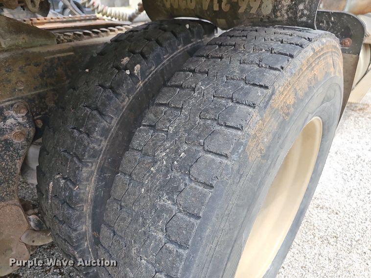 image for item NT9807 1985 Kenworth W900  semi truck