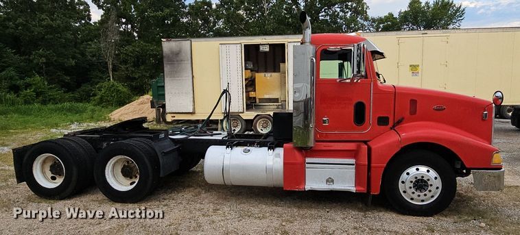image for item NT9820 2000 Peterbilt 377  semi truck