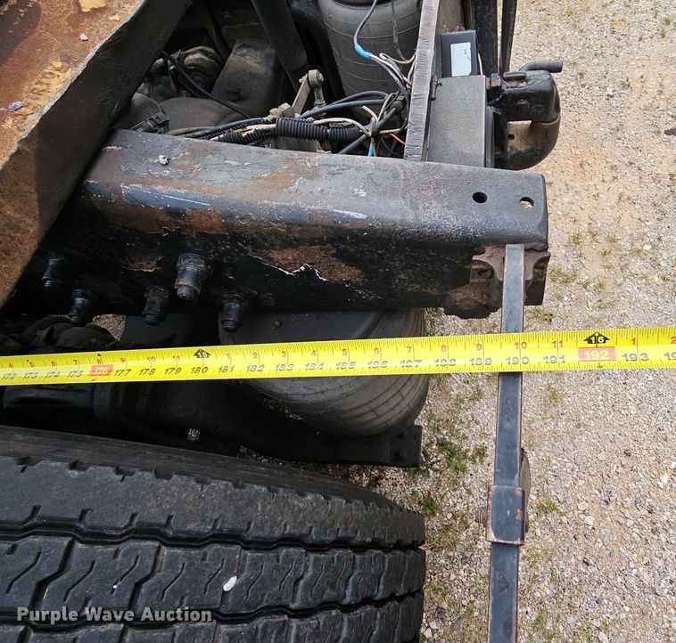 image for item NT9820 2000 Peterbilt 377  semi truck