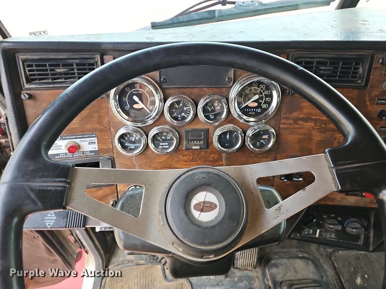 image for item NT9820 2000 Peterbilt 377  semi truck