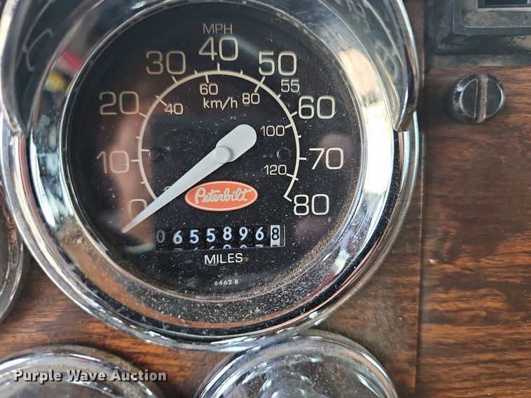 image for item NT9820 2000 Peterbilt 377  semi truck