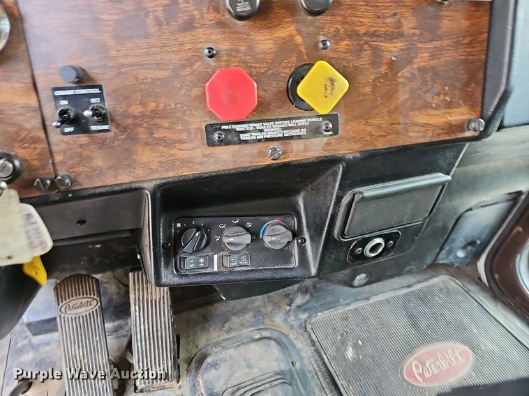 image for item NT9820 2000 Peterbilt 377  semi truck