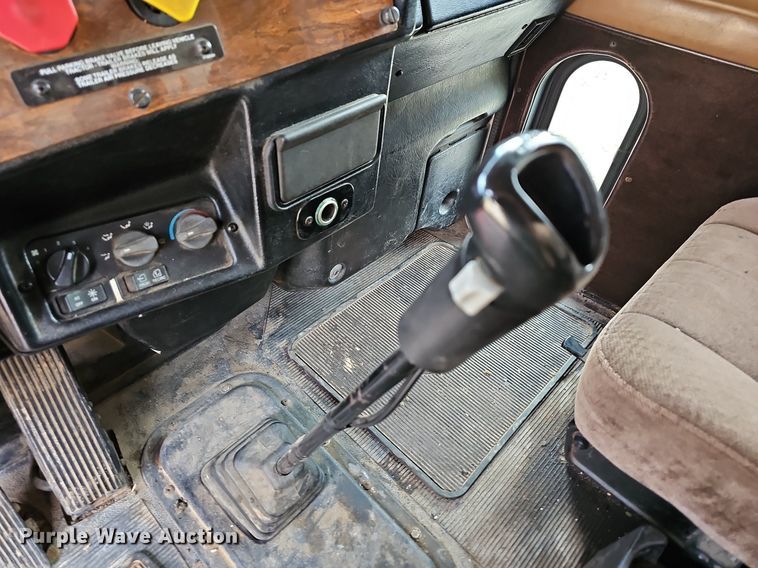 image for item NT9820 2000 Peterbilt 377  semi truck