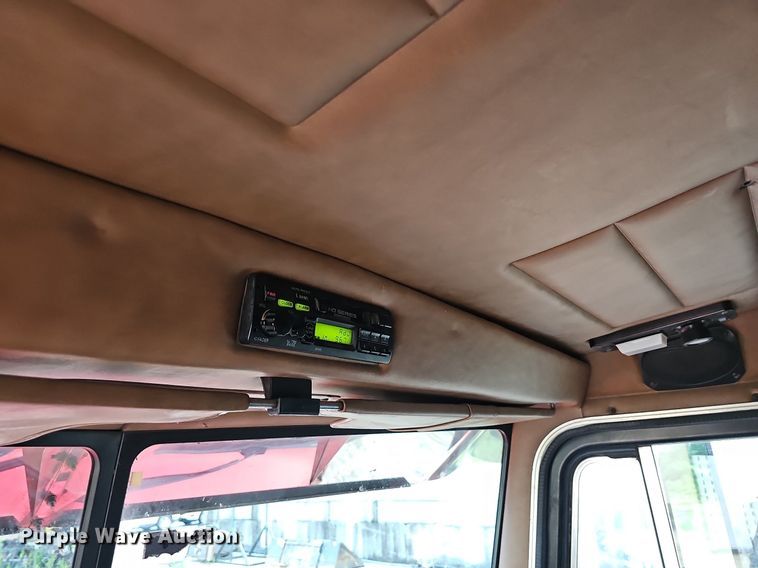 image for item NT9820 2000 Peterbilt 377  semi truck