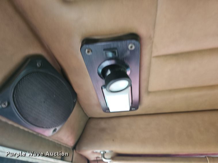 image for item NT9820 2000 Peterbilt 377  semi truck