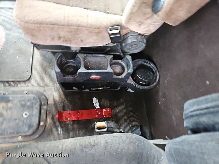 image for item NT9820 2000 Peterbilt 377  semi truck