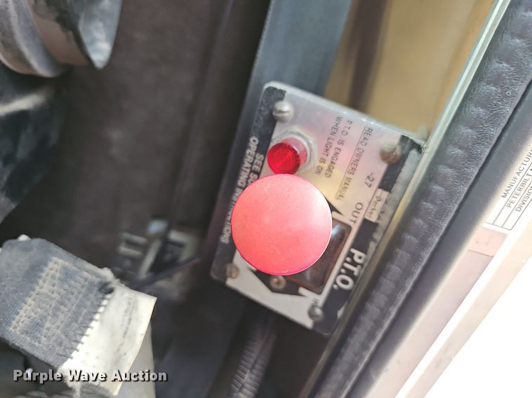 image for item NT9820 2000 Peterbilt 377  semi truck