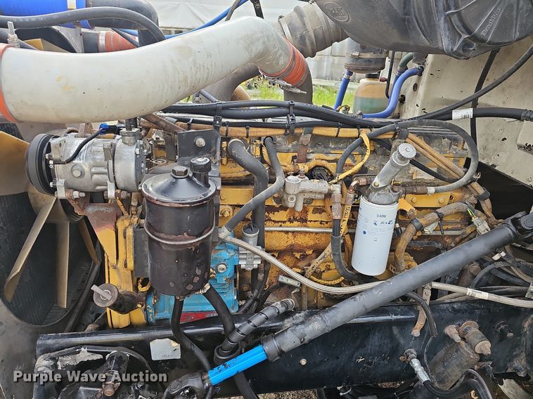 image for item NT9820 2000 Peterbilt 377  semi truck