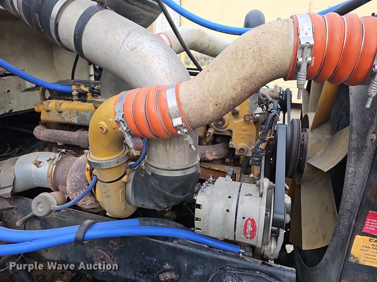 image for item NT9820 2000 Peterbilt 377  semi truck